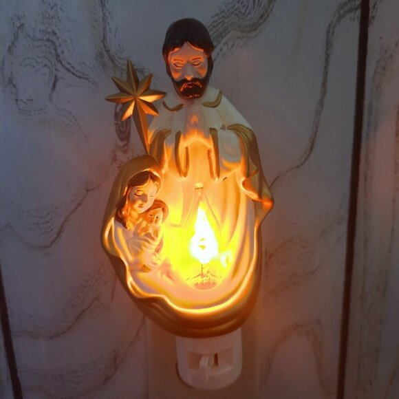 Holy Family Nightlight Flickering Candlelight by Ganz Lights in the Night - Picture 3 of 9